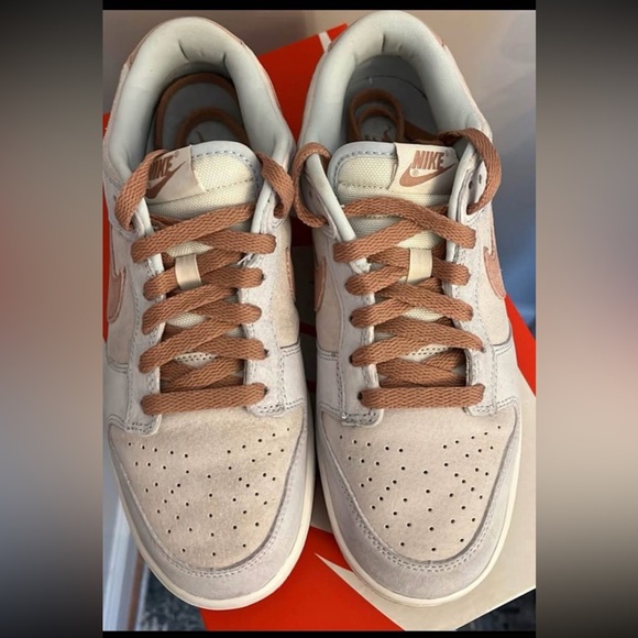 Nike Dunk - Picture 2 of 2